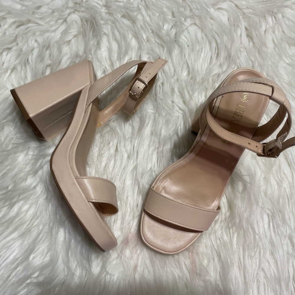 Elegant Beige Block Heel Sandals - Picture 4 of 5